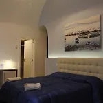 Base Mergellina Bed & Breakfast Napels