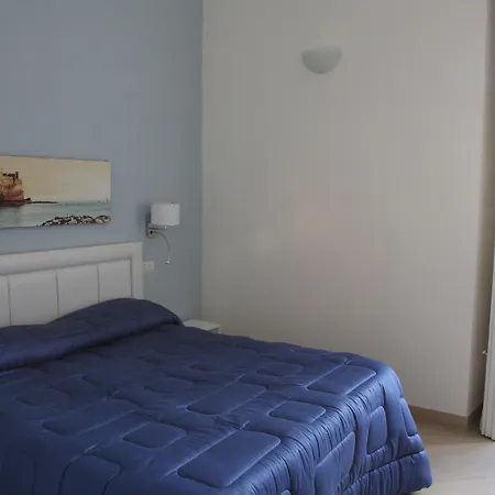 Base Mergellina Oda ve Kahvaltı 4*
