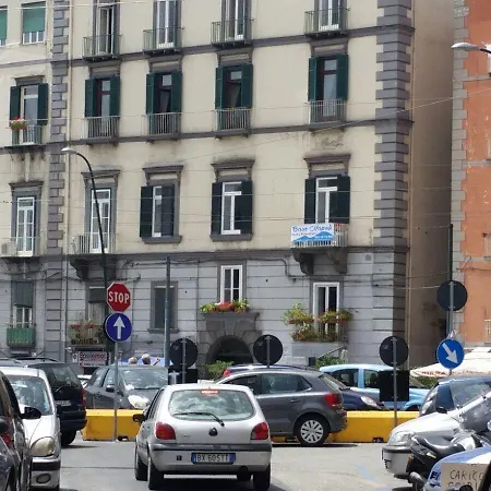 Base Mergellina לינה וארוחת בוקר