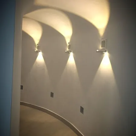 לינה וארוחת בוקר Base Mergellina נאפולי