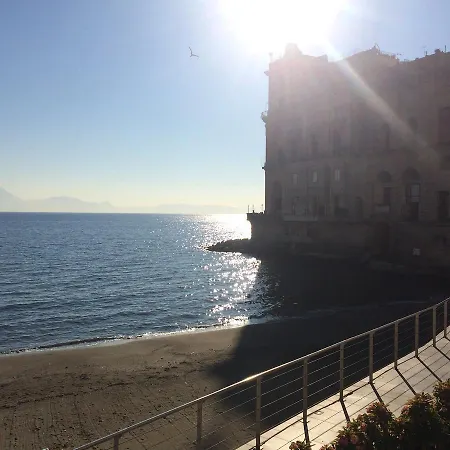 לינה וארוחת בוקר Base Mergellina