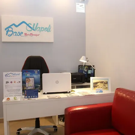Base Mergellina Bed & Breakfast