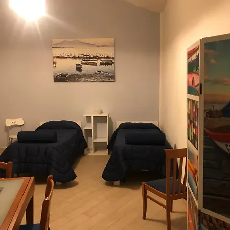 לינה וארוחת בוקר Base Mergellina נאפולי