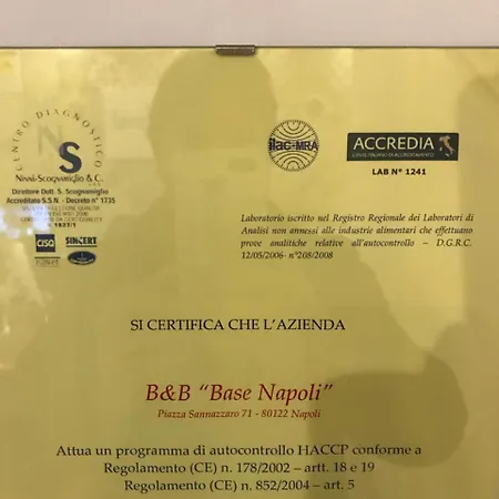 לינה וארוחת בוקר Base Mergellina נאפולי