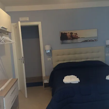 فندق مبيت وإفطار Base Mergellina 4*