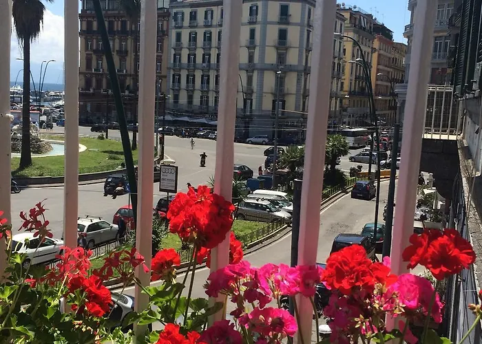 Couette-café Base Mergellina 4*