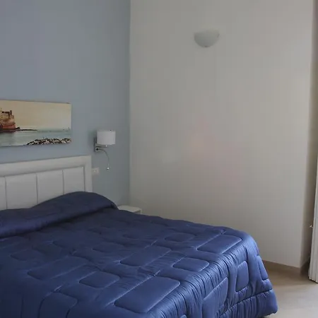 Base Mergellina 4*