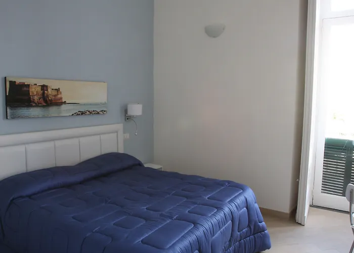Base Mergellina فندق مبيت وإفطار 4*